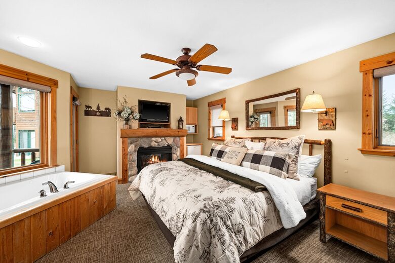 North Shore Escape with Moose Mountain Views - Lutsen, Minnesota