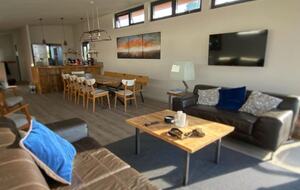 Elegant Houseboat Retreat with Panoramic Harbour Views - Bembridge, Isle of Wight, United Kingdom