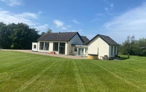 Elegant Countryside Retreat Near Royal Portrush with Hot Tub & Annex - Limavady, United Kingdom