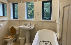 Elegant Countryside Retreat Near Royal Portrush with Hot Tub & Annex - Limavady, United Kingdom