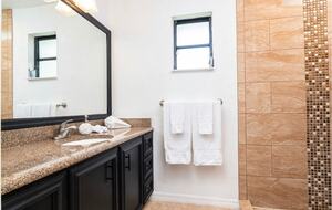 A Vibrant Retreat Near Naples Beach - Naples, Florida