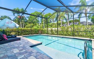 A Vibrant Retreat Near Naples Beach - Naples, Florida