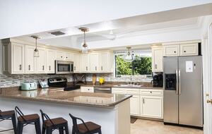 A Vibrant Retreat Near Naples Beach - Naples, Florida