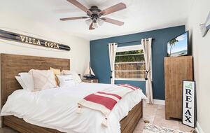 Villa Costa-- NAPLES Florida- Walk to Beach House - Naples, Florida