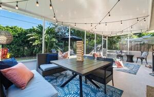 Villa Costa-- NAPLES Florida- Walk to Beach House - Naples, Florida