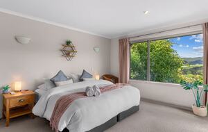 Pebblebrooke Views | A Tasteful Country Retreat in Mangawhai - Mangawhai, New Zealand