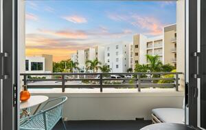 Peaceful Poolside Retreat by the Bay - Sarasota, Florida