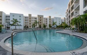 Peaceful Poolside Retreat by the Bay - Sarasota, Florida
