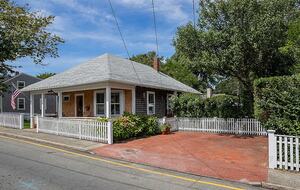Charming Cottage Escape in the Heart of Nantucket - Nantucket, Massachusetts
