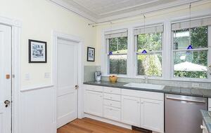 Charming Cottage Escape in the Heart of Nantucket - Nantucket, Massachusetts