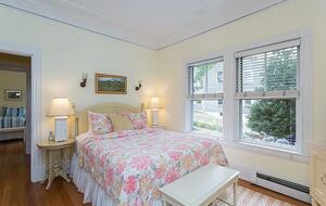 Charming Cottage Escape in the Heart of Nantucket - Nantucket, Massachusetts