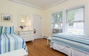 Charming Cottage Escape in the Heart of Nantucket - Nantucket, Massachusetts