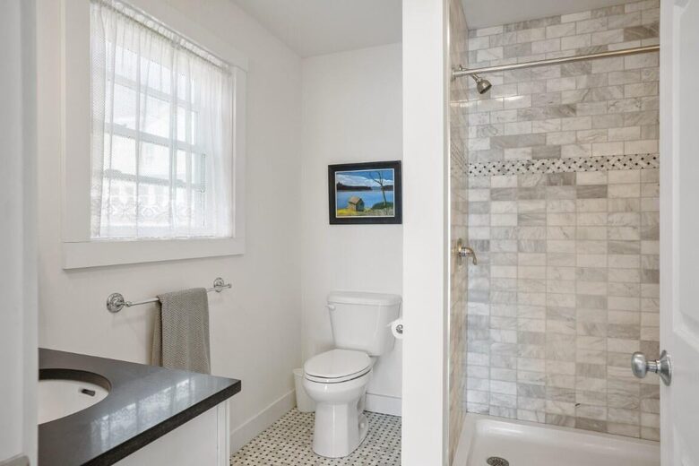 The Boathouse Theater Residence - Boothbay Harbor, Maine