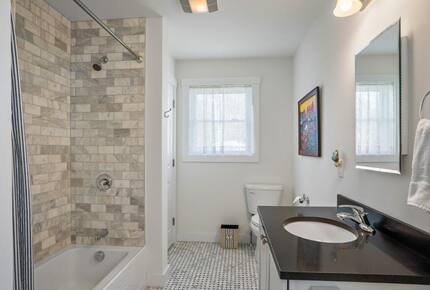 The Boathouse Theater Residence - Boothbay Harbor, Maine