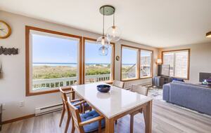 Cozy Coastal Retreat at Rockaway Beach - Rockaway Beach, Oregon