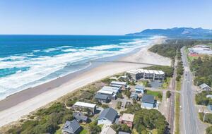Cozy Coastal Retreat at Rockaway Beach - Rockaway Beach, Oregon