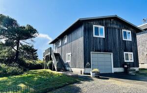 Cozy Coastal Retreat at Rockaway Beach - Rockaway Beach, Oregon