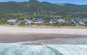 Cozy Coastal Retreat at Rockaway Beach - Rockaway Beach, Oregon