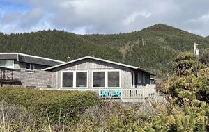 Cozy Coastal Retreat at Rockaway Beach - Rockaway Beach, Oregon