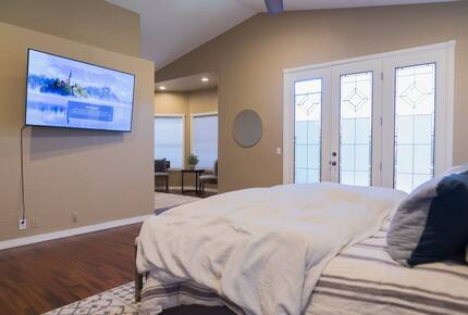 Desert Oasis with Pool, Spa, Putting Green & Pickleball - Phoenix, Arizona