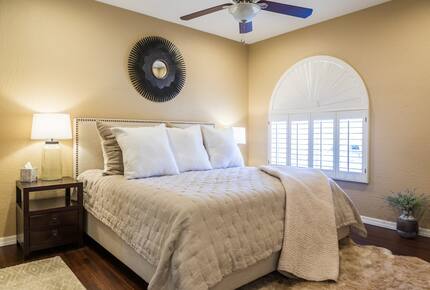 Desert Oasis with Pool, Spa, Putting Green & Pickleball - Phoenix, Arizona
