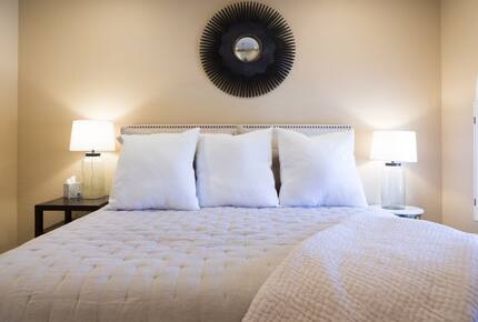 Desert Oasis with Pool, Spa, Putting Green & Pickleball - Phoenix, Arizona