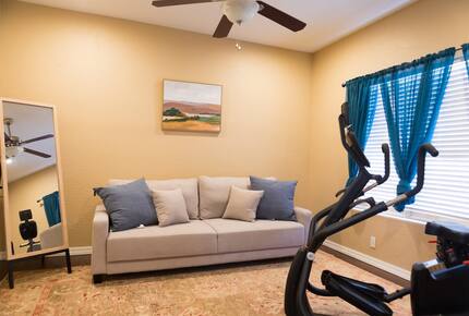Desert Oasis with Pool, Spa, Putting Green & Pickleball - Phoenix, Arizona