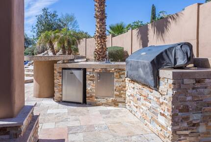 Desert Oasis with Pool, Spa, Putting Green & Pickleball - Phoenix, Arizona