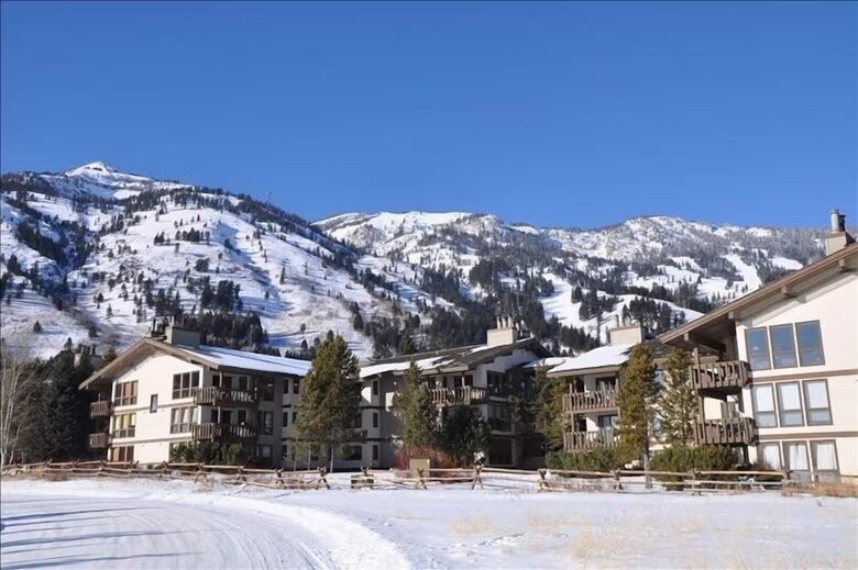 Jackson Hole Alpine Escape Ski in/ Ski & Resort Access - Wilson, Wyoming