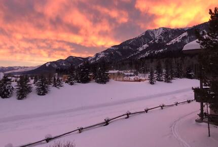 Jackson Hole Alpine Escape Ski in/ Ski & Resort Access - Wilson, Wyoming