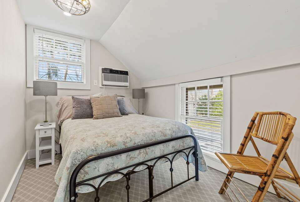 Cozy bedroom with Full Bed