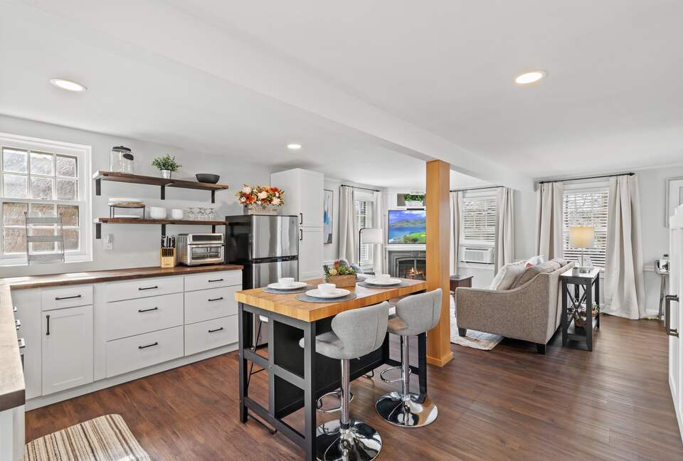 Open kitchen and living space to relax and enjoy