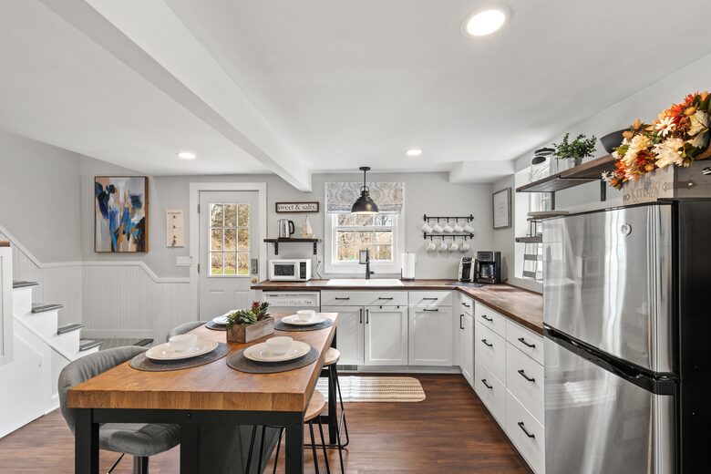 bright and sunny kitchen