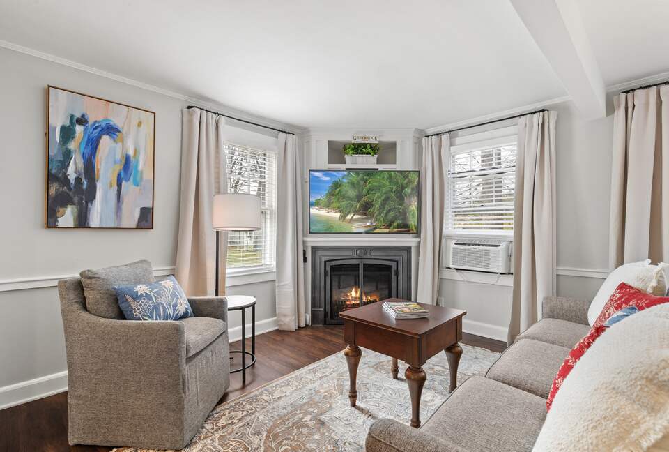 Living space with pull out queen sofa