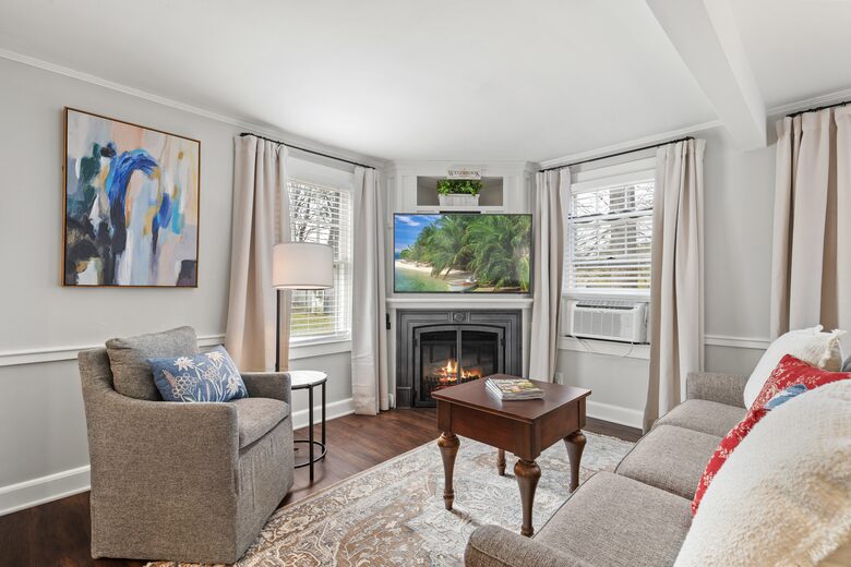 Living space with pull out queen sofa