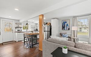 Adorable New England Beach Cottage on the Connecticut Shoreline - Westbrook, Connecticut