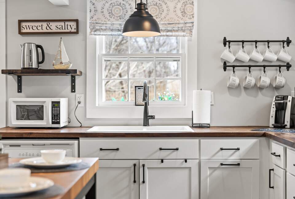 Adorable New England Beach Cottage on the Connecticut Shoreline - Westbrook, Connecticut