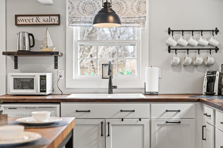 Adorable New England Beach Cottage on the Connecticut Shoreline - Westbrook, Connecticut