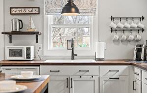 Adorable New England Beach Cottage on the Connecticut Shoreline - Westbrook, Connecticut