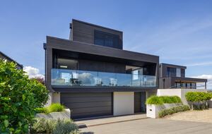 Contemporary Coastal Elegance on Waiheke Island - Waiheke Island, New Zealand