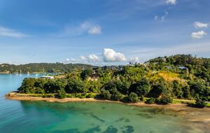 Contemporary Coastal Elegance on Waiheke Island - Waiheke Island, New Zealand