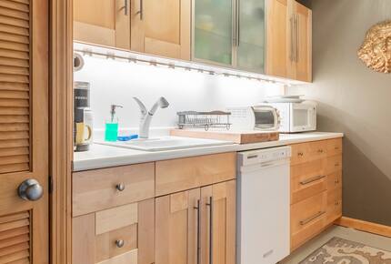 Architectural Lakefront Haven with Panoramic Views - South Burlington, Vermont