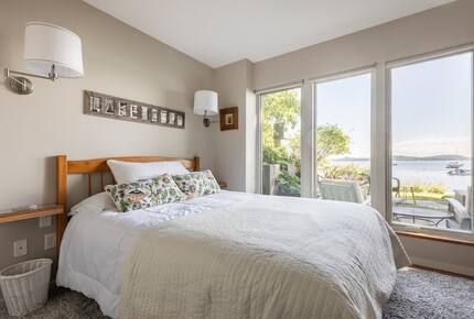 Architectural Lakefront Haven with Panoramic Views - South Burlington, Vermont