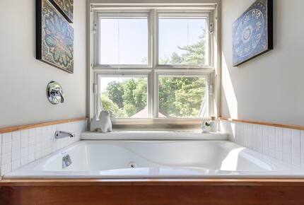 Architectural Lakefront Haven with Panoramic Views - South Burlington, Vermont