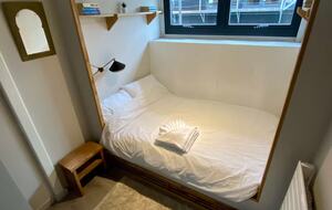 Elegant Houseboat Retreat with Panoramic Harbour Views - Bembridge, Isle of Wight, United Kingdom