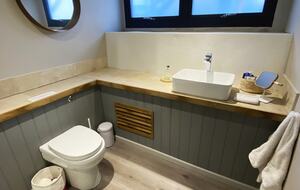 Elegant Houseboat Retreat with Panoramic Harbour Views - Bembridge, Isle of Wight, United Kingdom