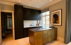 Luxurious Chelsea Retreat with Garden Square Access - London, United Kingdom