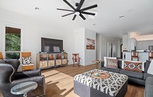 Charming Hill Country Retreat with Lake Travis Views - Spicewood, Texas