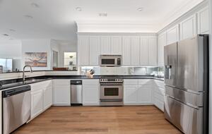 Charming Hill Country Retreat with Lake Travis Views - Spicewood, Texas