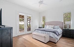 Charming Hill Country Retreat with Lake Travis Views - Spicewood, Texas